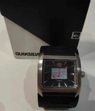 Reloj Quiksilver Negro y Plateado