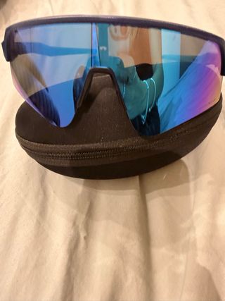 Gafas de sol Oakley azules y moradas