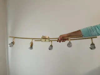 Lámpara de techo dorada con 5 focos