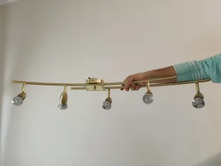 Lámpara de techo dorada con 5 focos