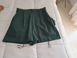 Vestido verde falda pantalón