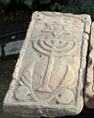 LADRILLO TOLEDANO HISTORICISTA DE UNA MENORÁ