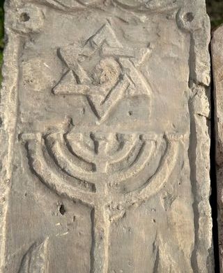 LADRILLO TOLEDANO HISTORICISTA DE UNA MENORÁ