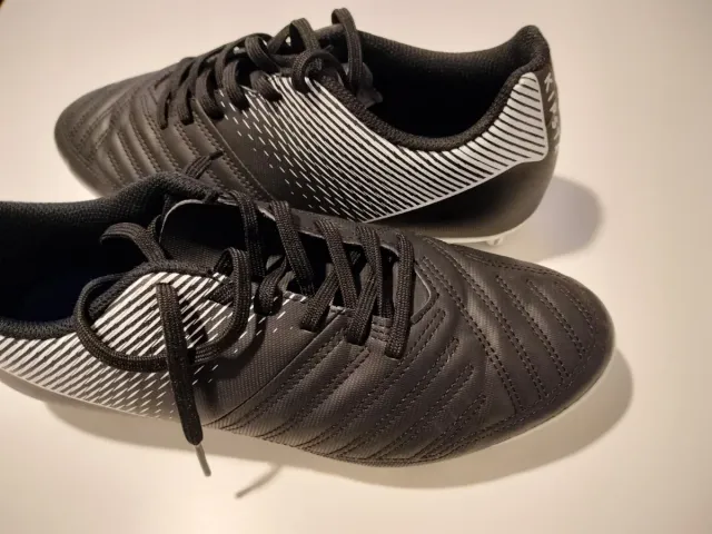 Zapatillas deportivas negras y blancas