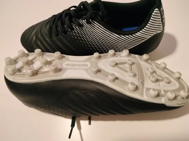 Zapatillas deportivas negras y blancas