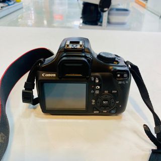 CAMARA REFLEX CANON 1100D, 18-55MM CARGADOR