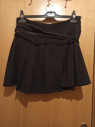 Falda pantalón negra con tablas