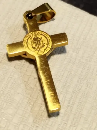 Cristo grabado por detrás y delante dorado fino co