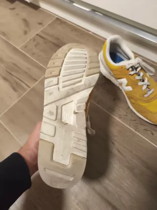 New Balance 997 Talla 45 Amarillo