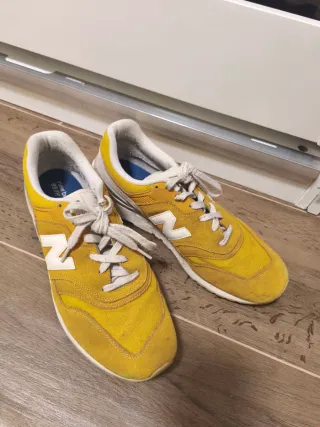 New Balance 997 Talla 45 Amarillo