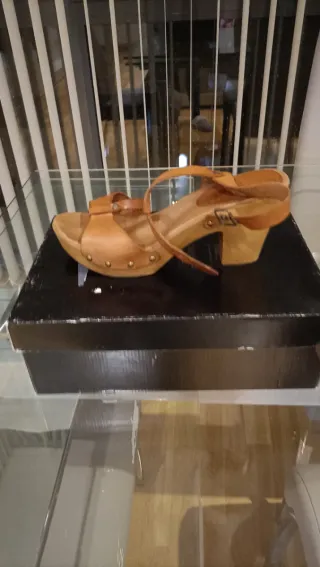 Sandalias Vogue Cuero Marrón Tacón Plataforma