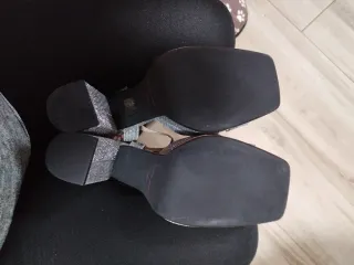 Zapatos de fiesta plateados