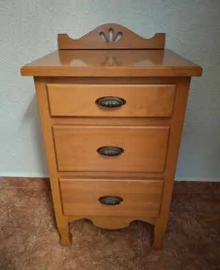 Mesita y cabezal madera maciza