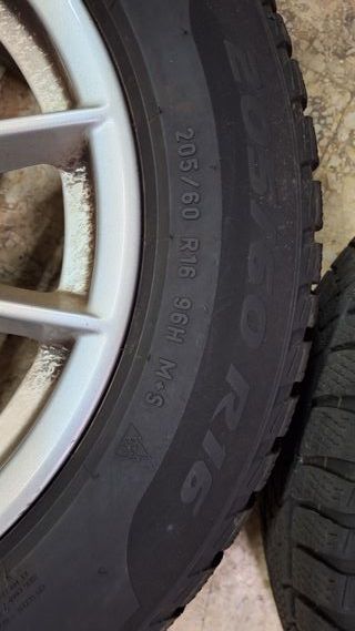 Juego 4 llantas Bmw y neumaticos Pirelli de nieve