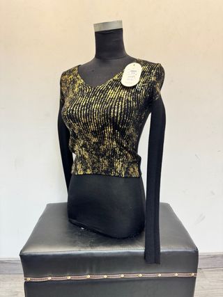 Top manga larga negro y dorado