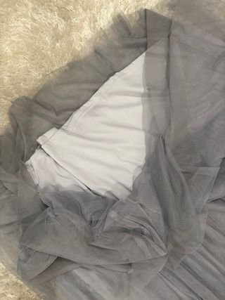 Falda larga de tul gris azulado