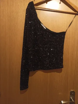 Top asimétrico lentejuelas negro