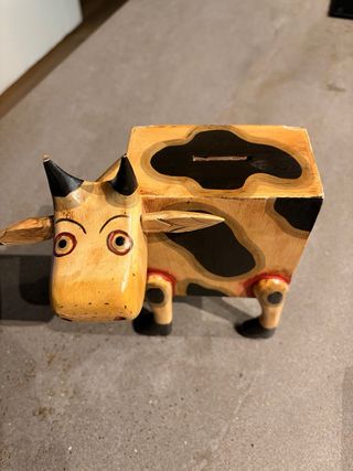 Hucha de Madera con Forma de Vaca