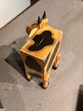 Hucha de Madera con Forma de Vaca