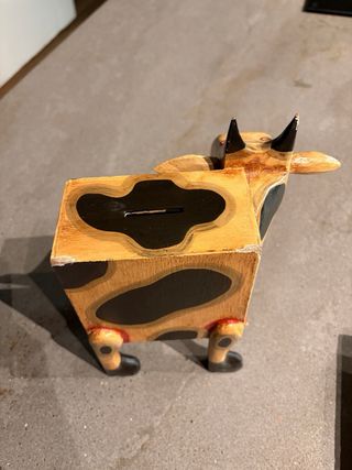 Hucha de Madera con Forma de Vaca