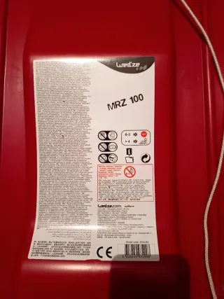 Trineo rojo con cuerda y asas