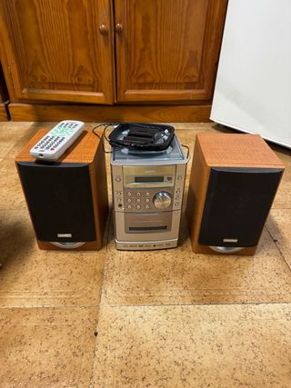 Radio Casete Sanyo Plata y Marrón