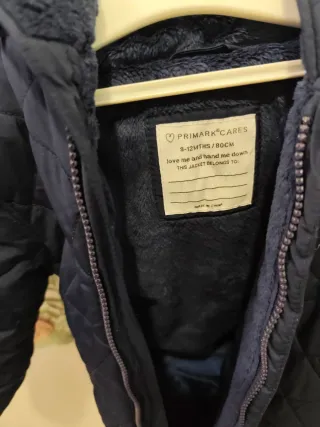 Buzo bebé acolchado azul Primark 9-12m