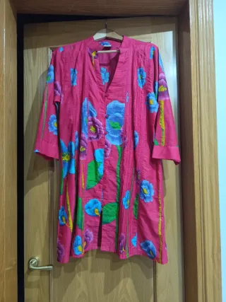 Blusón estampado flores manga 3/4 sin estrenar