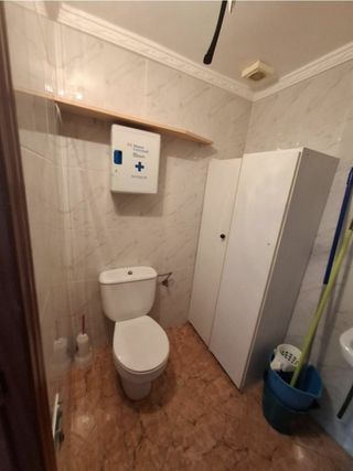 Local en venta en Granada.