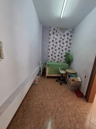 Local en venta en Granada.