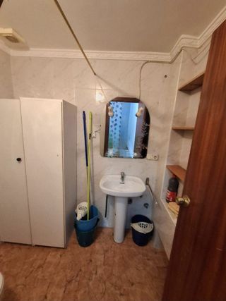 Local en venta en Granada.