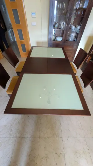 Mesa comedor y 4 sillas madera y cristal