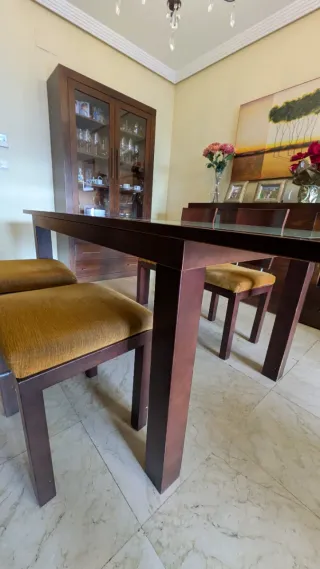 Mesa comedor y 4 sillas madera y cristal