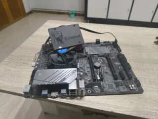 Placa Base Gigabyte Z590.