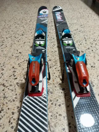 Esquís Faction Prodigy con fijaciones Dynastar