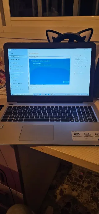 Portátil Asus X556UA