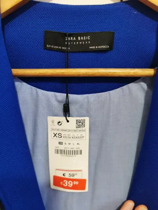 Abrigo Zara con Cremallera y Mangas Acampanadas