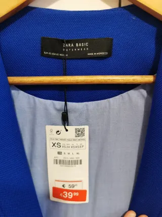 Abrigo Zara con Cremallera y Mangas Acampanadas