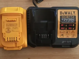 Batería y Cargador Dewalt DCB112