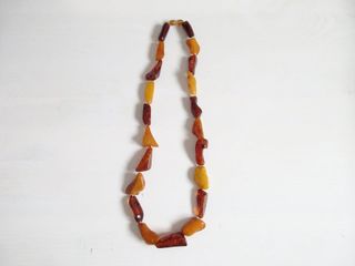 Collana in Ambra naturale. Lunghezza 63 cm circa.