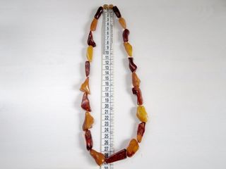 Collana in Ambra naturale. Lunghezza 63 cm circa.