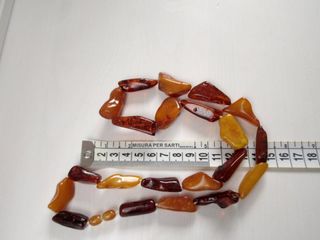 Collana in Ambra naturale. Lunghezza 63 cm circa.