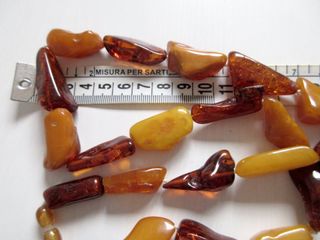 Collana in Ambra naturale. Lunghezza 63 cm circa.