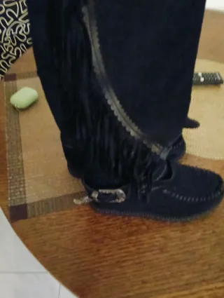 Botas negras con flecos