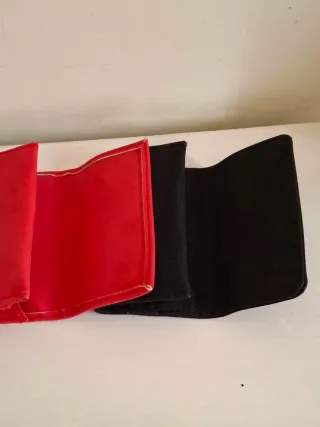 2 Petacas /Carteras/Estuches Negro y Rojo