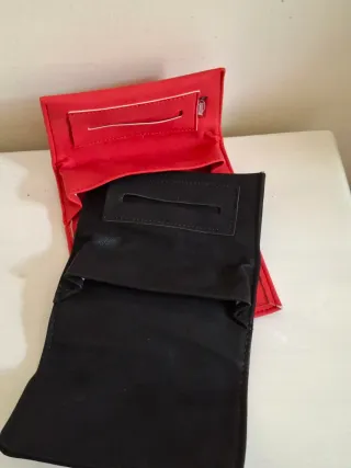 2 Petacas /Carteras/Estuches Negro y Rojo