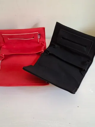 2 Petacas /Carteras/Estuches Negro y Rojo