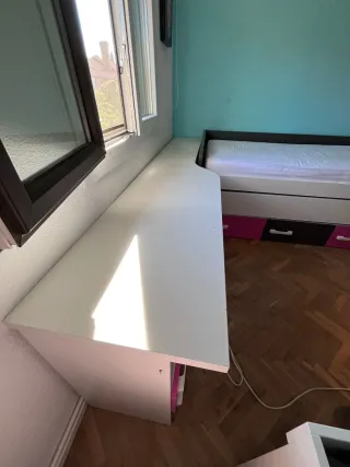 Dormitorio juvenil cama nido y escritorio