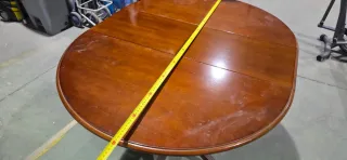 Mesa redonda de madera abatible