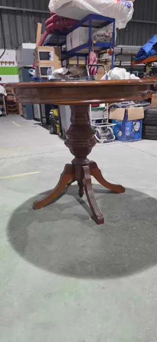 Mesa redonda de madera abatible